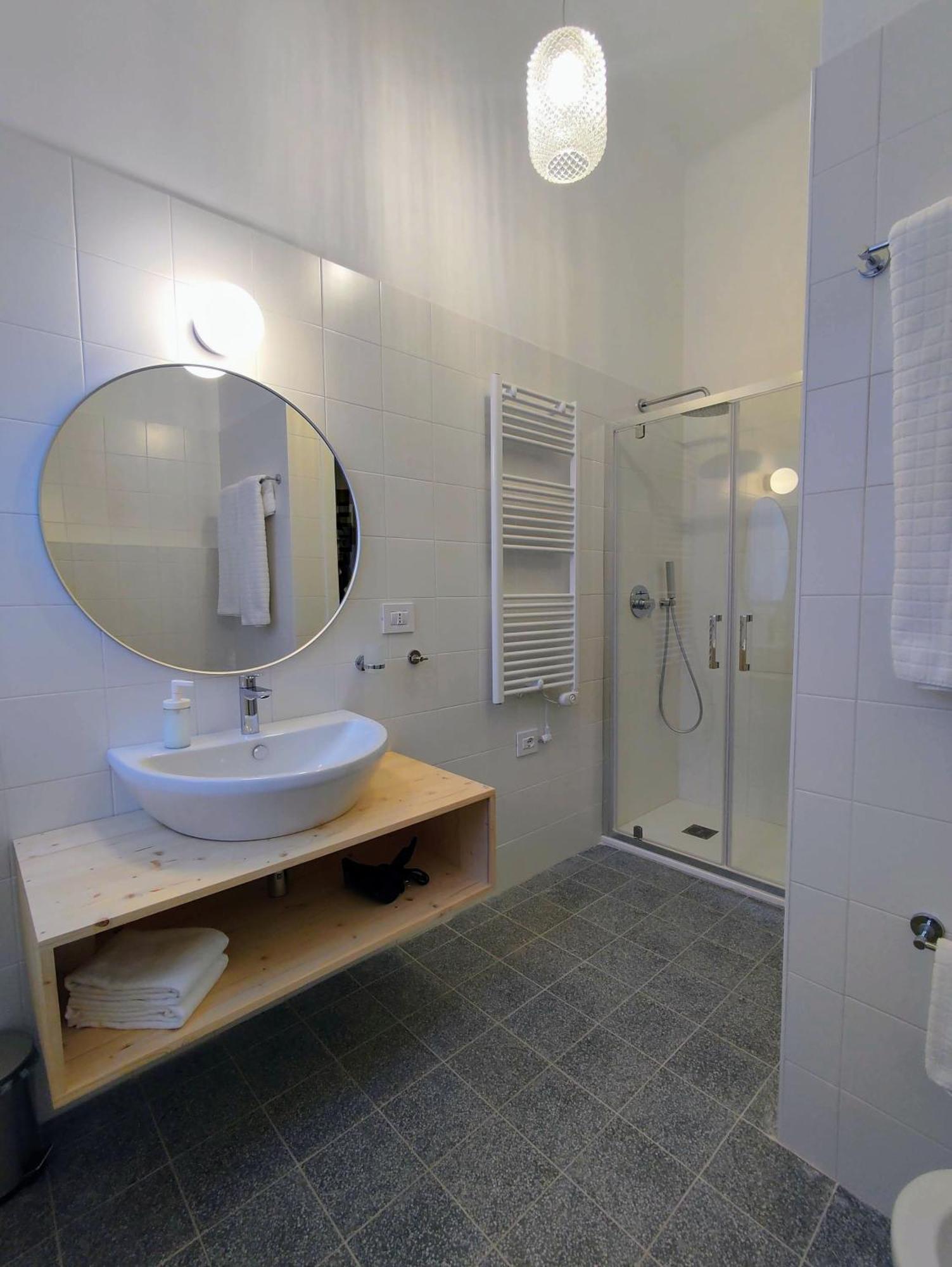 Lostabile Guesthouse & Coworking Бари Экстерьер фото