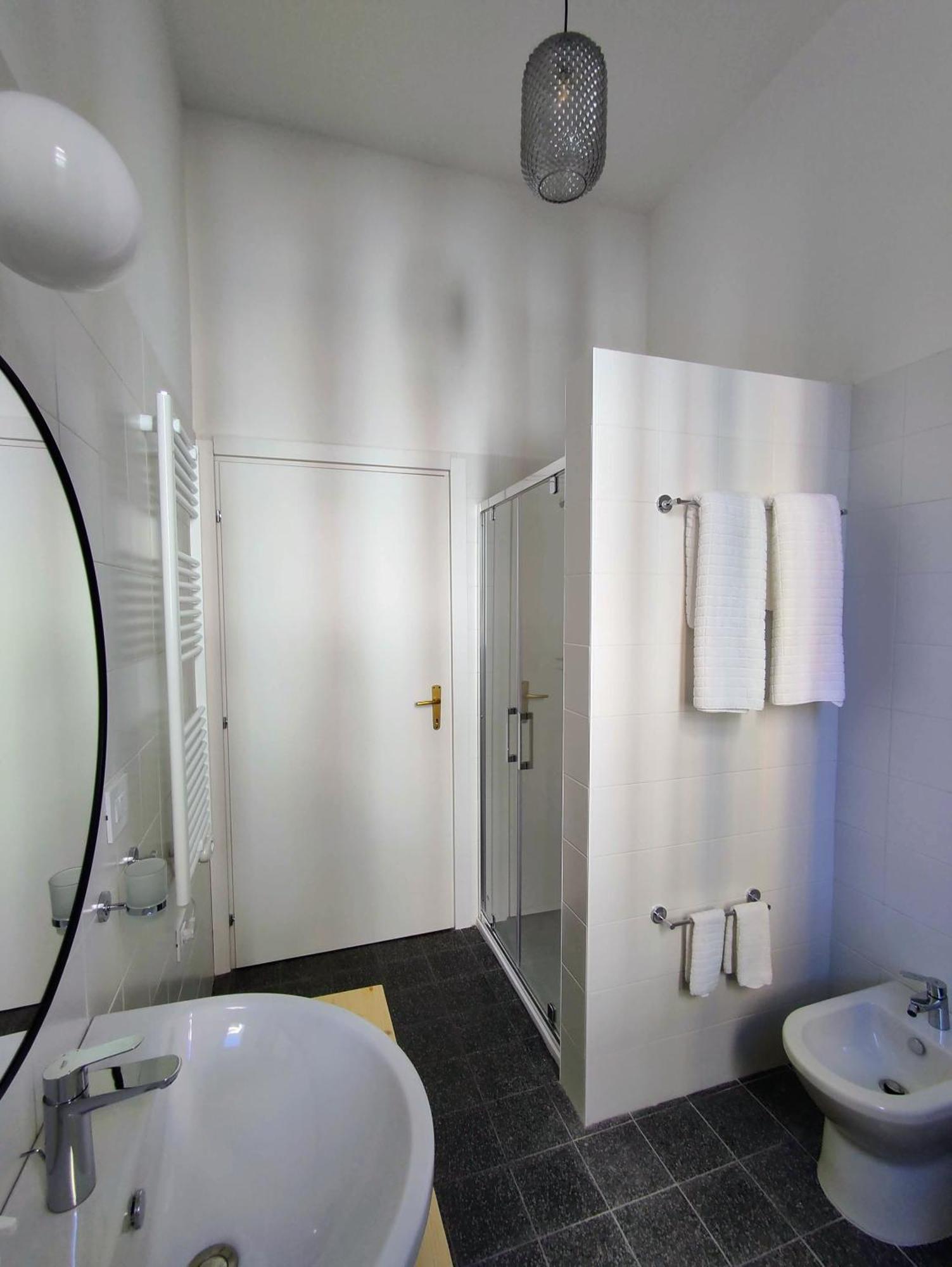 Lostabile Guesthouse & Coworking Бари Экстерьер фото