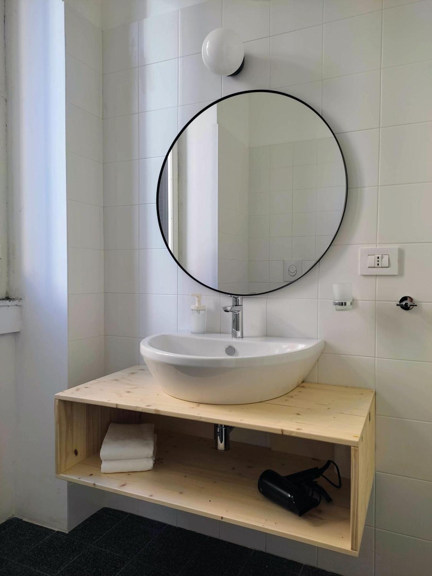 Lostabile Guesthouse & Coworking Бари Экстерьер фото