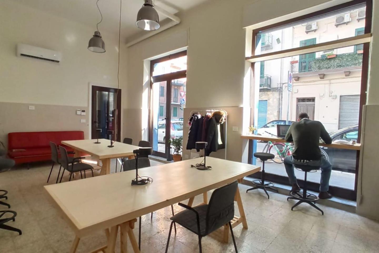 Lostabile Guesthouse & Coworking Бари Экстерьер фото