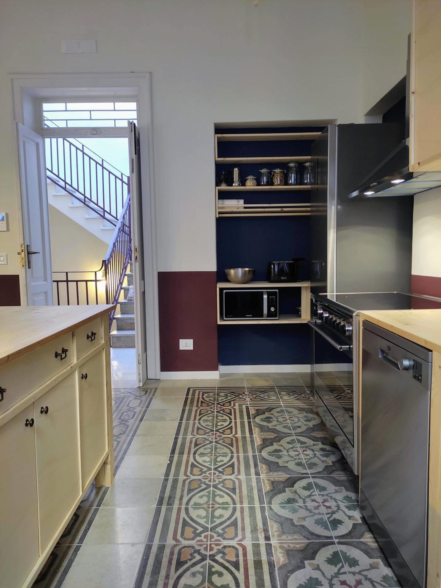 Lostabile Guesthouse & Coworking Бари Экстерьер фото