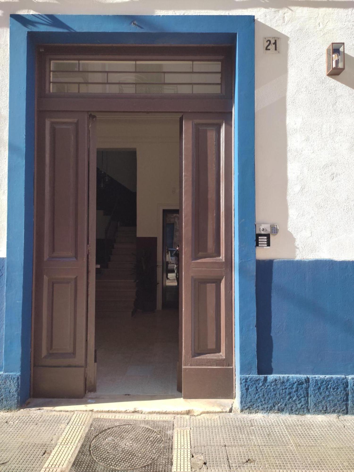 Lostabile Guesthouse & Coworking Бари Экстерьер фото