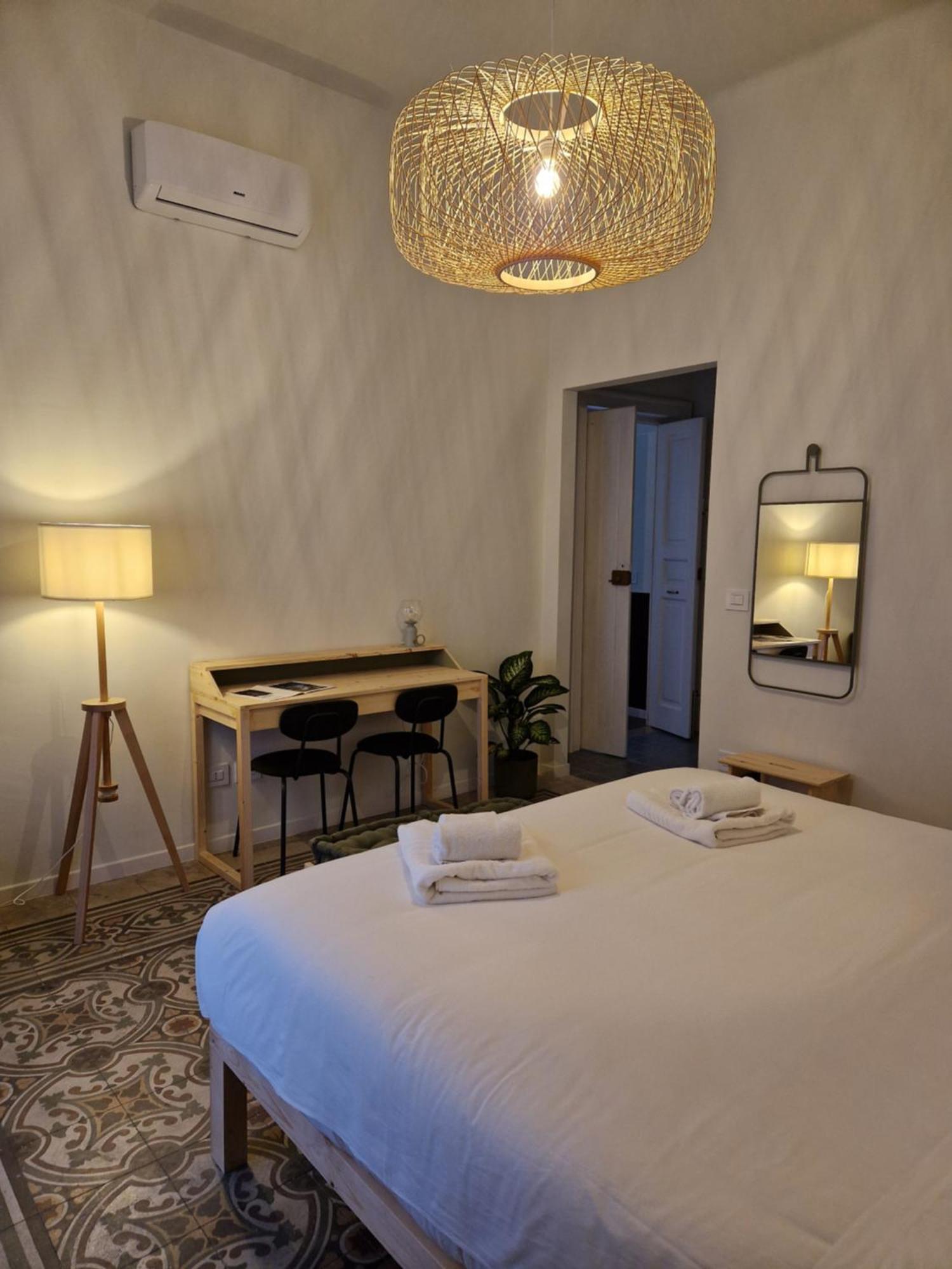 Lostabile Guesthouse & Coworking Бари Экстерьер фото
